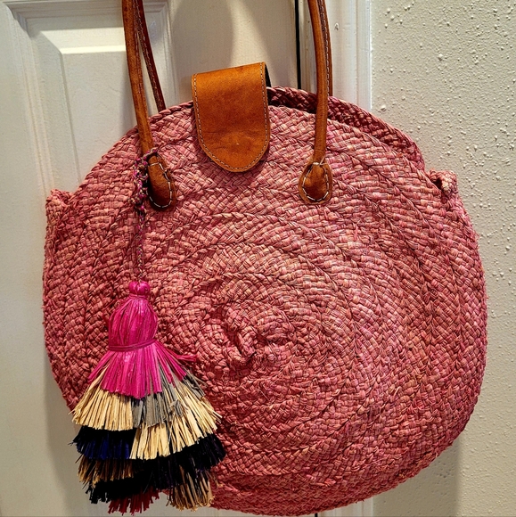 La Jolla round raffia/ straw handbag wifh straw tassel made in Madagascar - Picture 1 of 8